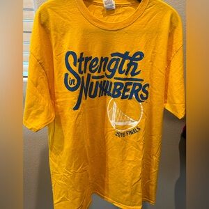 Golden State Warriors strength in numbers  NBA 2016 
T shirt and 6 posters  XL.